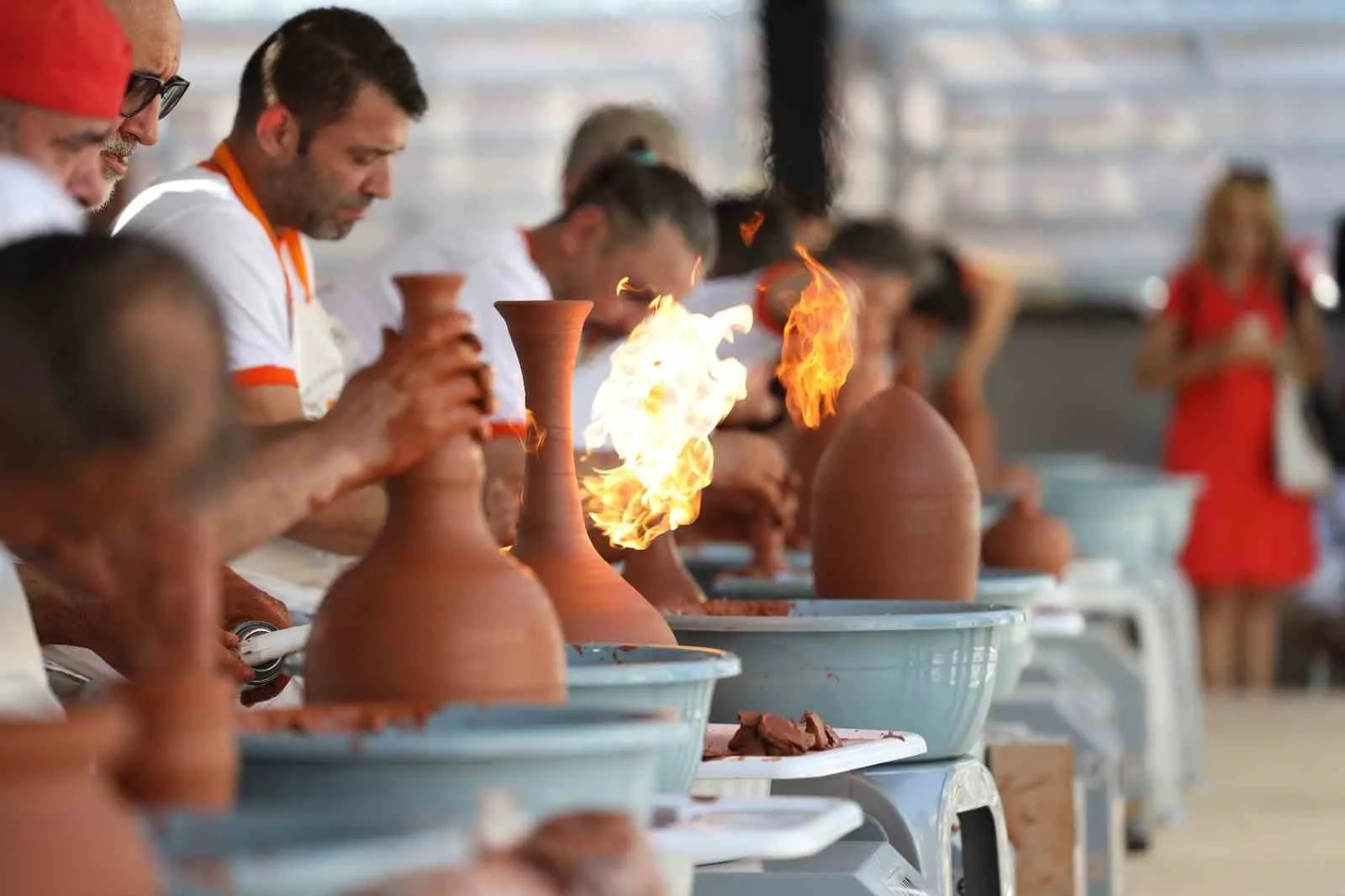 Menemen toprağı dünya sahnesine çıkıyor: 45 ülkeden sanatçılar buluşuyor