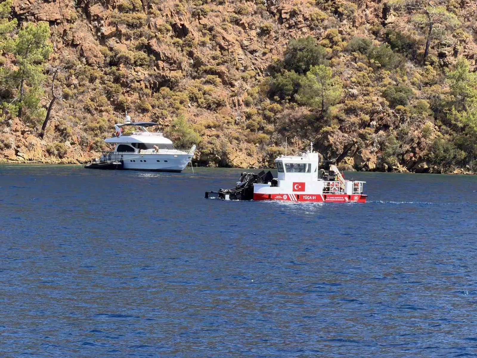 Muğla’nın göz bebeği Fethiye Körfezi’nde devasa temizlik seferberliği