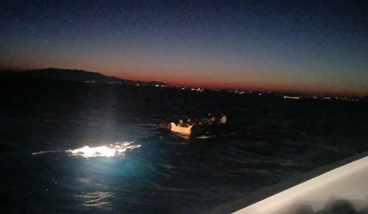 Ege’nin mavi sularında umut yolculuğu: 57 göçmenin hayatını Türk ekipler kurtardı