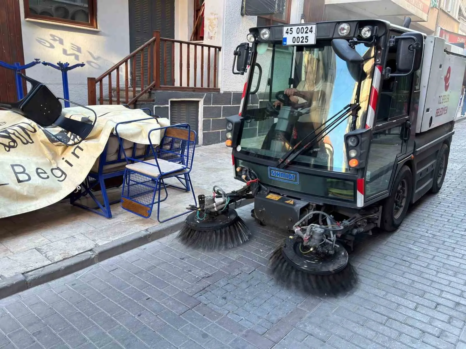 Efeler’de Çevre Seferberliği Sürüyor: Hasanefendi’de Sabah Mesaisi Tamamlandı