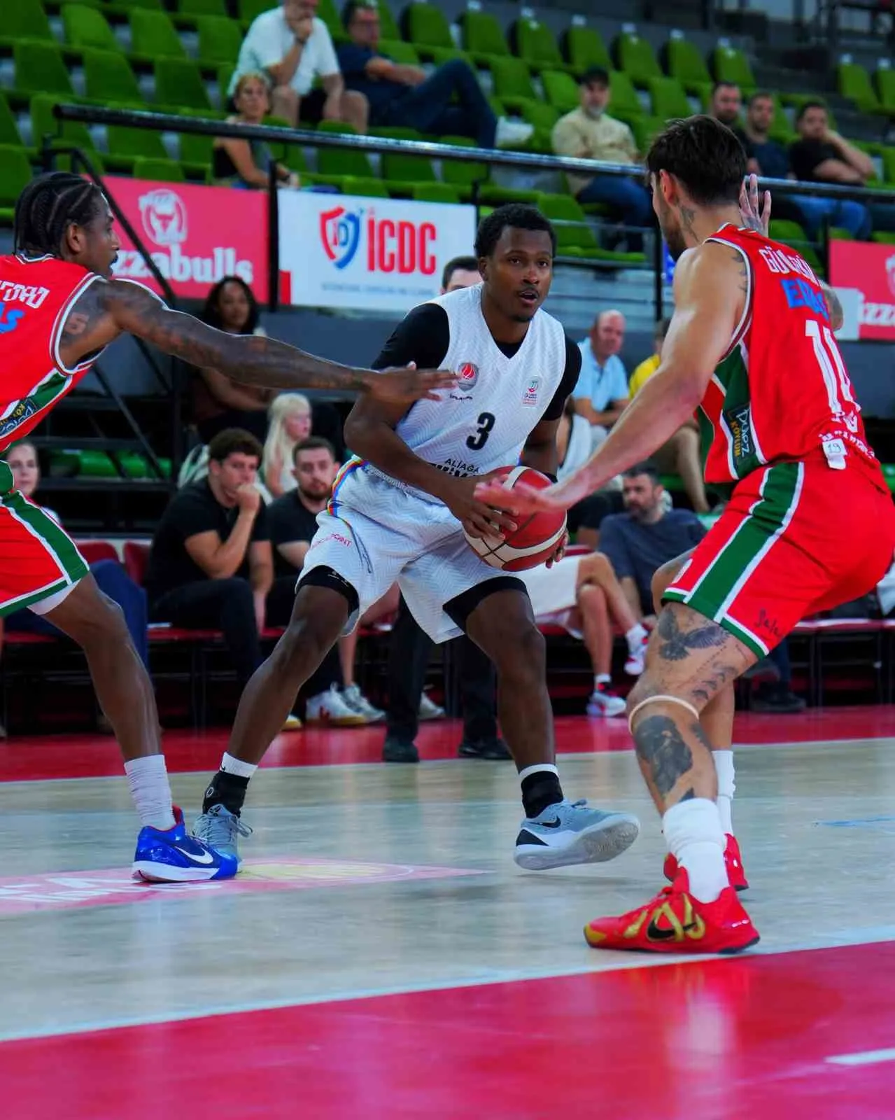Ege derbisinde Aliağa Petkimspor rüzgarı: Karşıyaka evinde mağlup