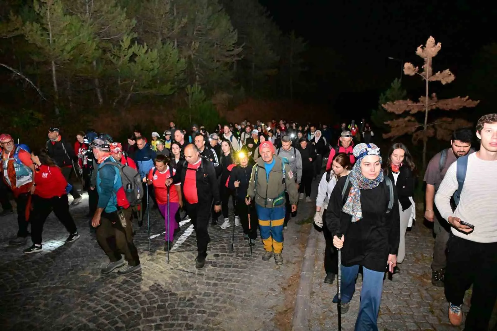 Spil Dağı’nda görsel şölen: 109 doğasever güne zirvede başladı
