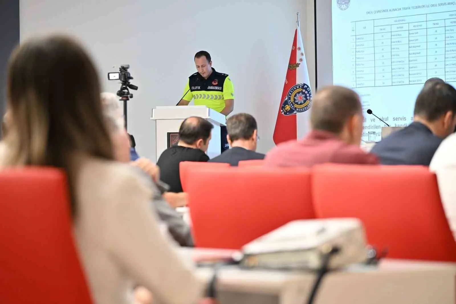 Manisa’da okul yolları ve dijital alanlar koruma altına alınıyor: 270 bin öğrenci için dev güvenlik planı