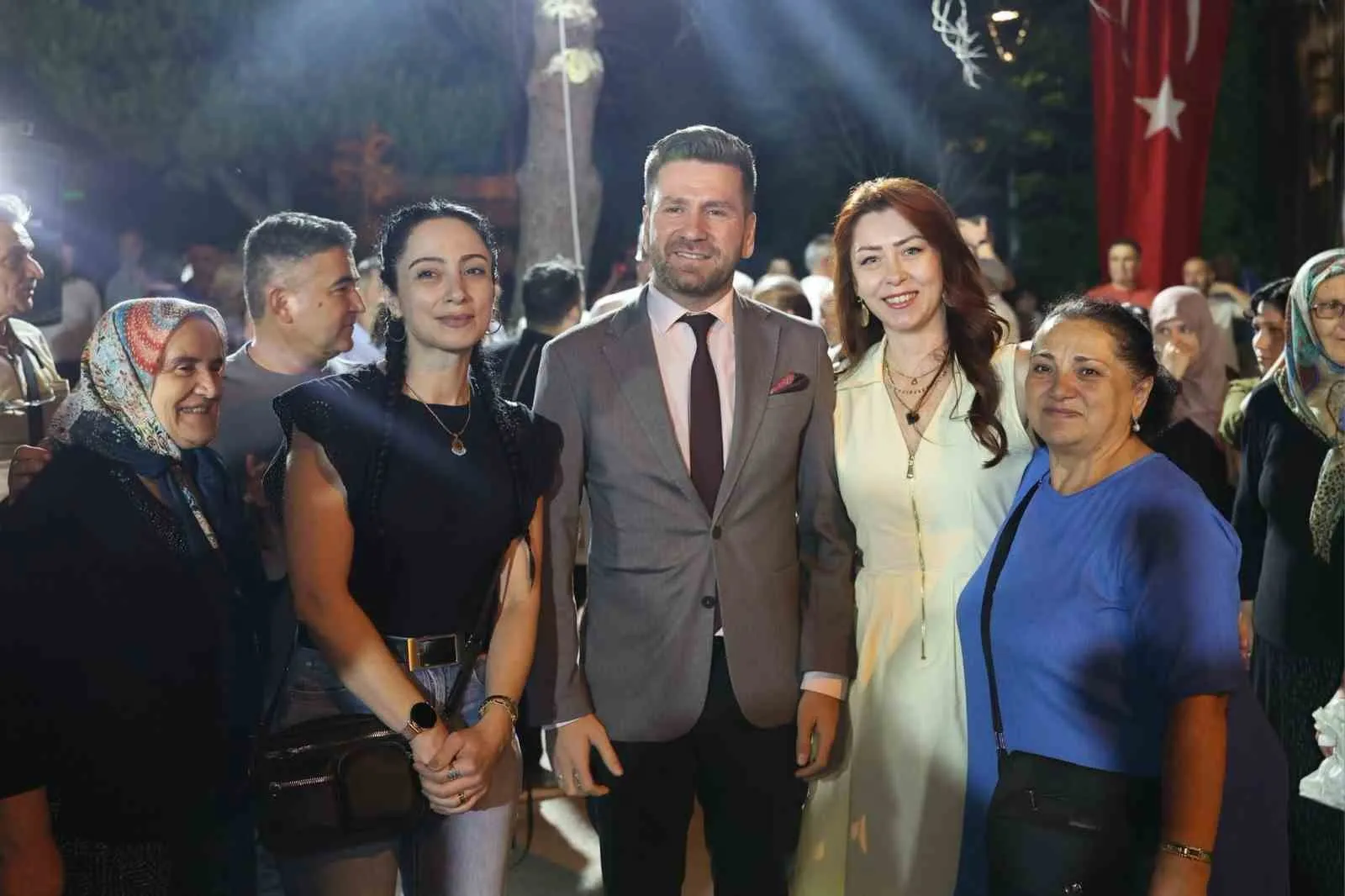 Karahisar’da müzik ziyafeti: Belediye Başkanı Kadir Tatık hemşehrileriyle buluştu