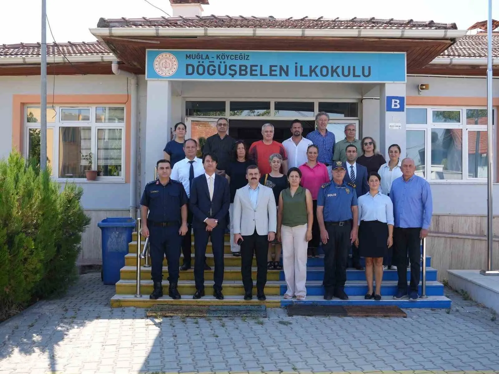 Miniklerin okul yolculuğu aileleriyle başladı: Köyceğiz’de uyum haftası coşkusu