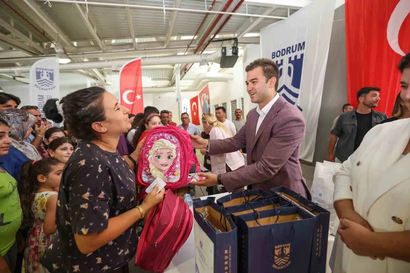 Bodrum’da okul heyecanı belediye desteğiyle ikiye katlandı