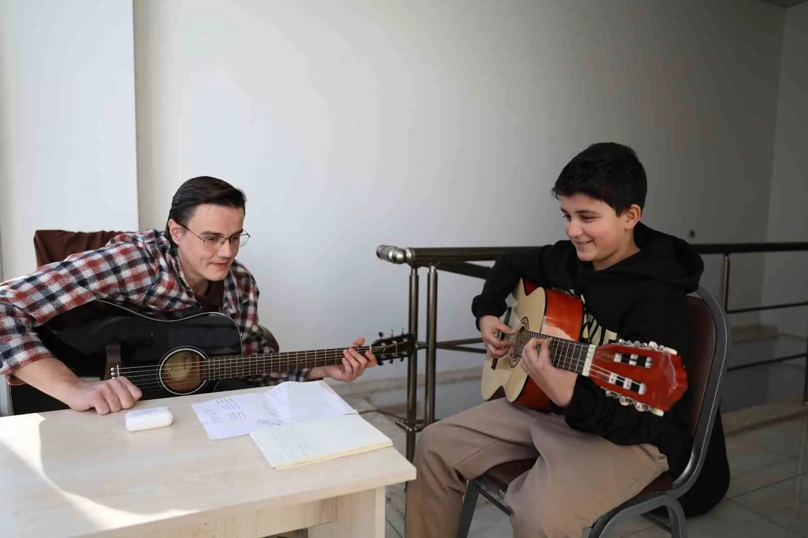 Efeler’de sanat rüzgarı: Müzik Akademisi yetenekli isimleri bekliyor