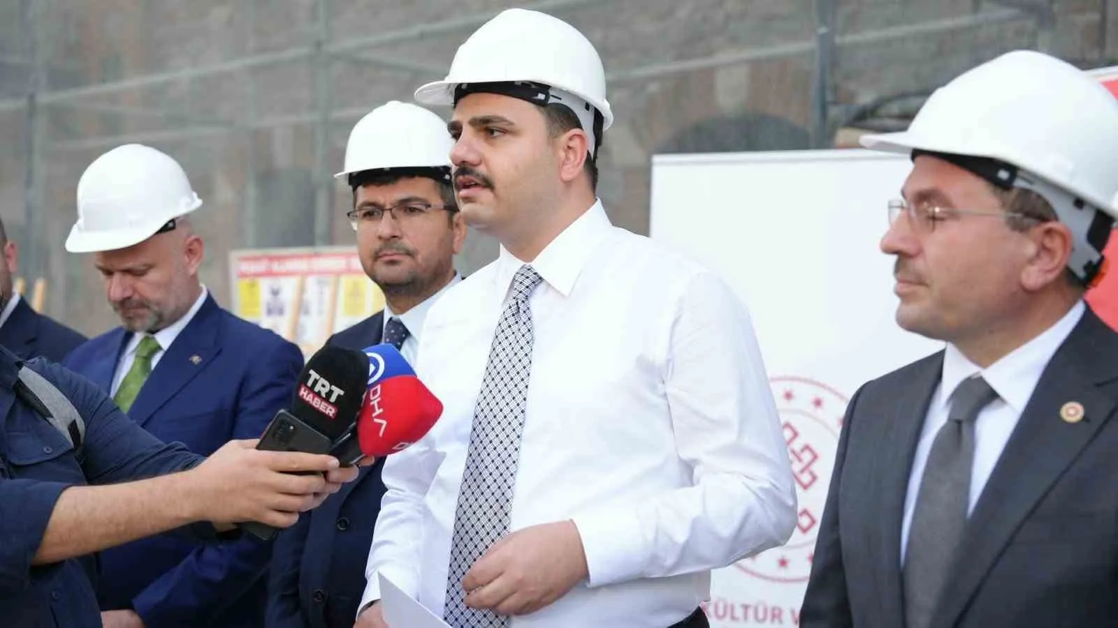 Eyyüp Kadir İnan'dan Özgür Özel'e Tarihi Un Fabrikası çağrısı: İftiralarınızın karşılığı bu eser
