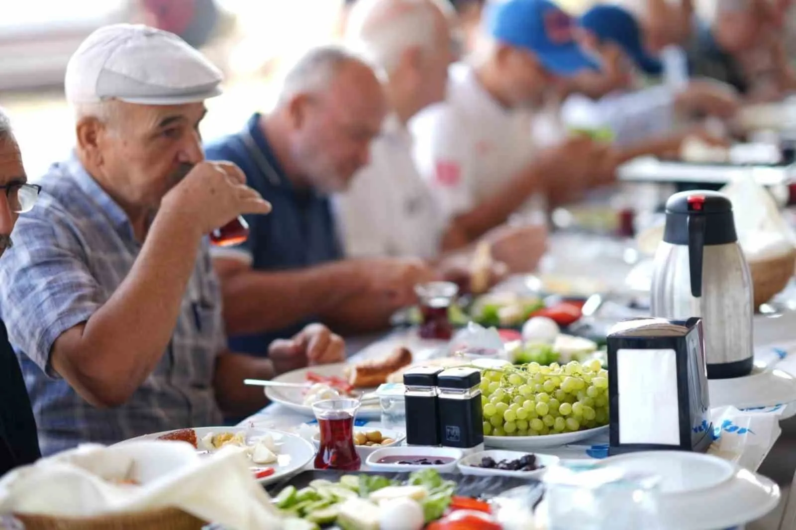 Manisa’nın altın sarısı üzümü için hasat vakti: Bağbozumu geleneği yeniden canlandı