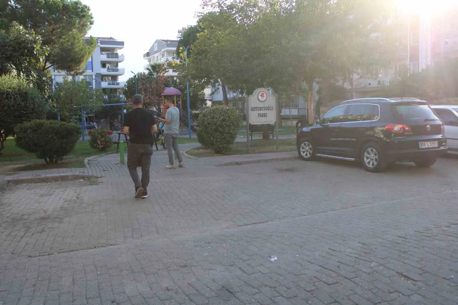 Lise önünde paniğe yol açan tüfekli şüpheliler kıskıvrak yakalandı
