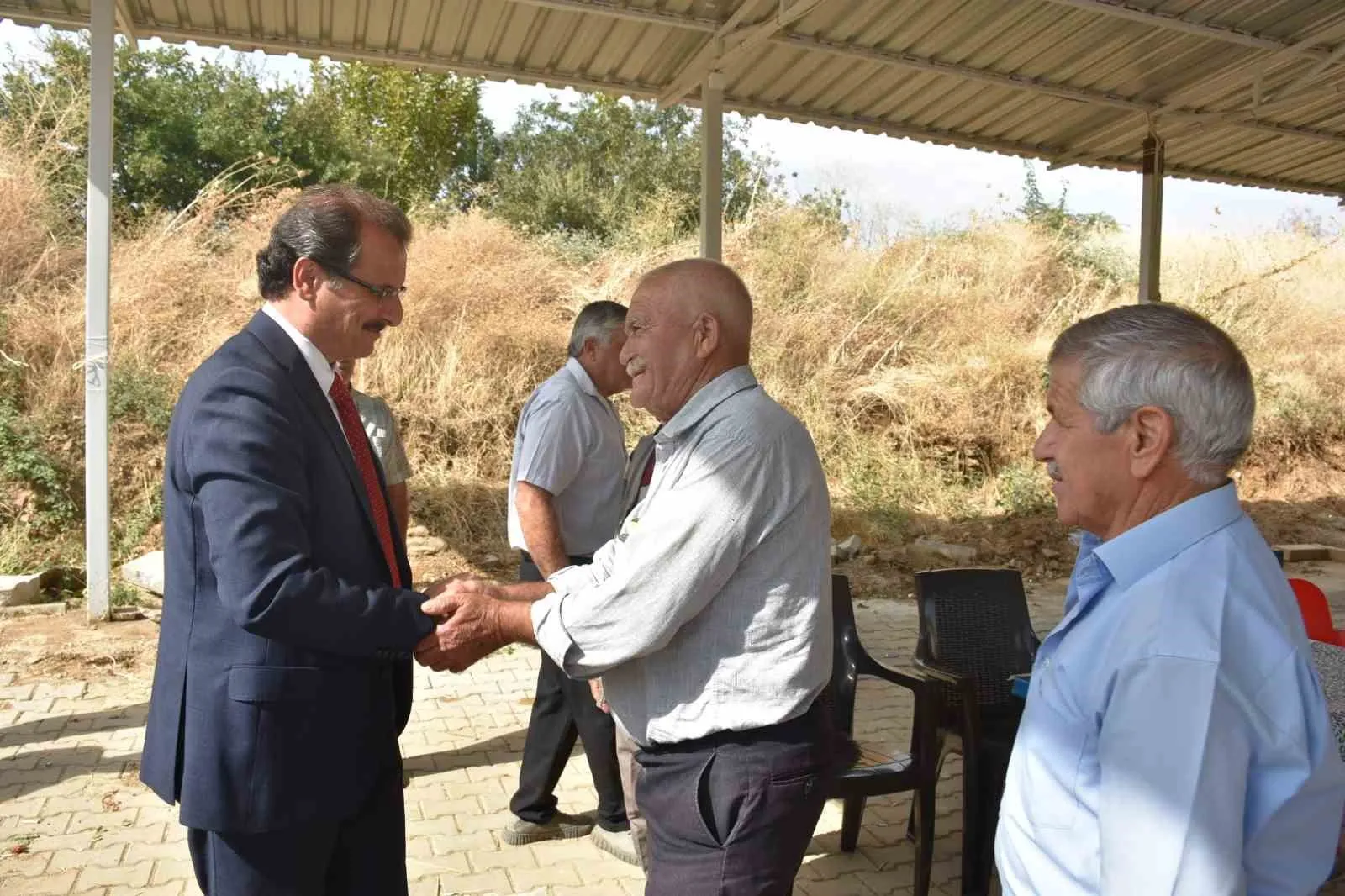 Salihli’de halkla buluşma mesaisi: Kaymakam Güldoğan sorunları yerinde çözüyor