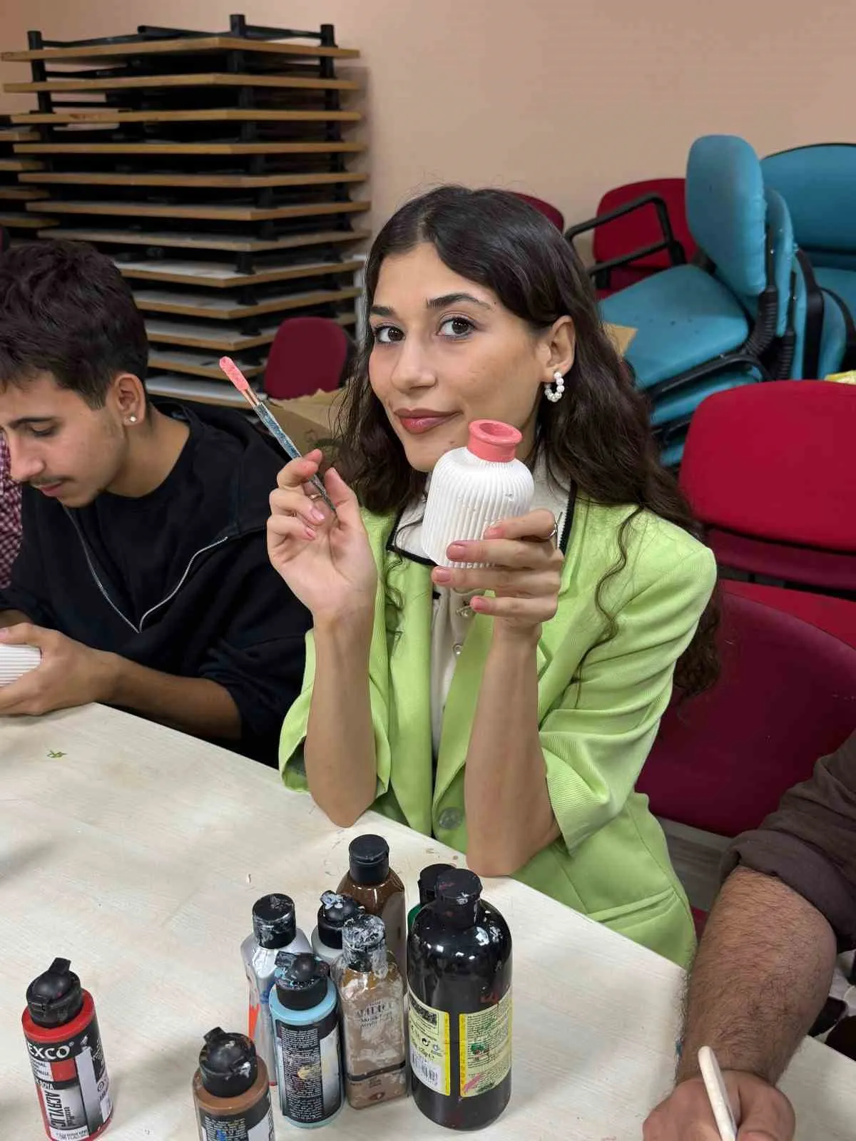Menteşe’de sanat rüzgarı: Gençler hayallerini çamura ve taşa işliyor