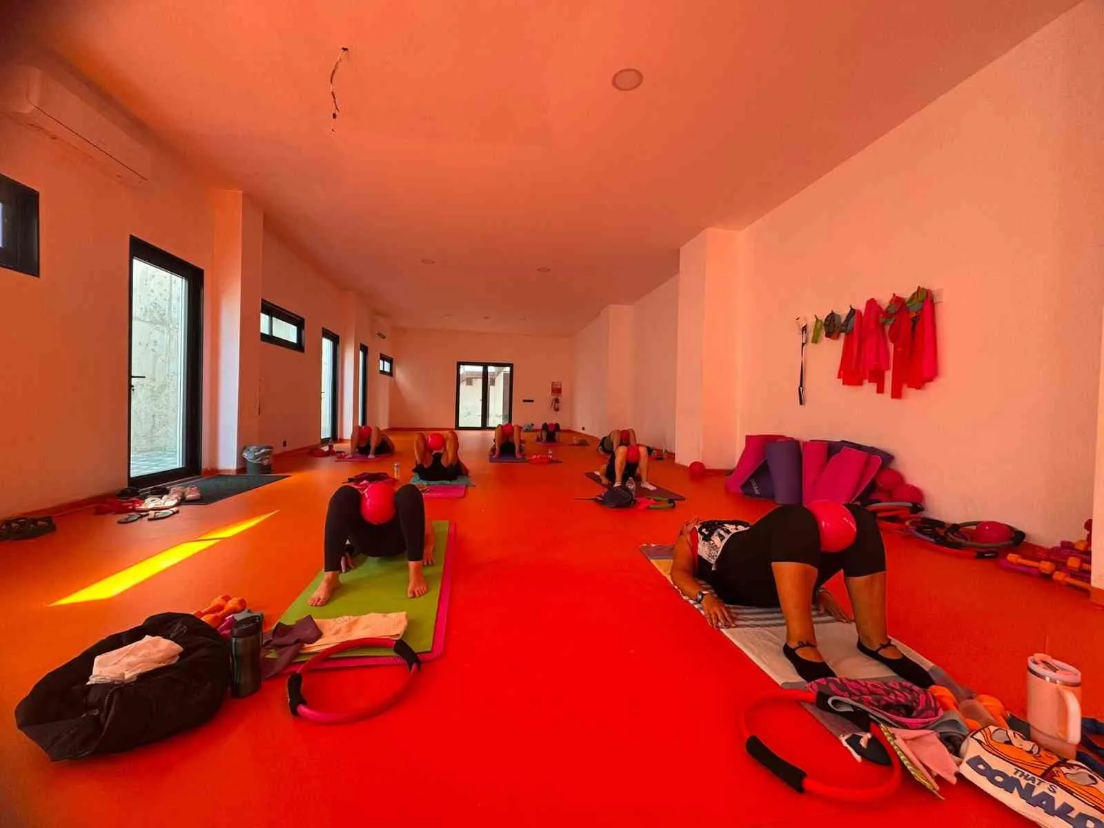 Bodrum'da spor rüzgarı: 500'ü aşkın kişi pilatesle zinde kalıyor