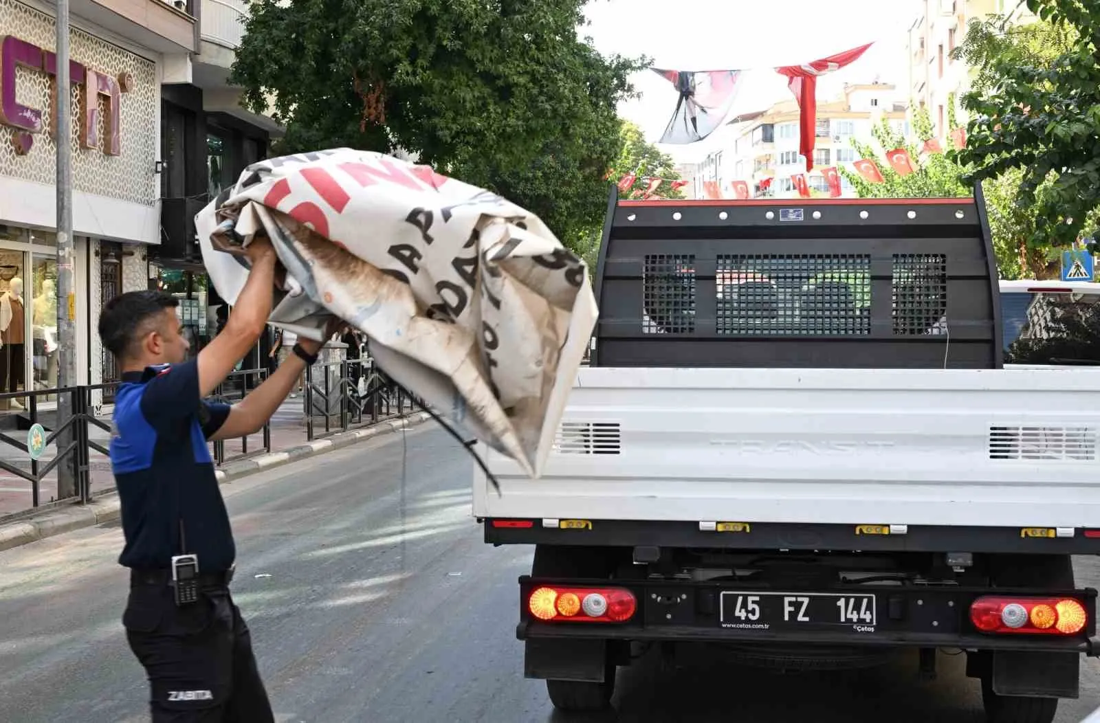 Manisa'da yaya haklarına sıkı takip: İşgalci unsurlar tek tek toplandı
