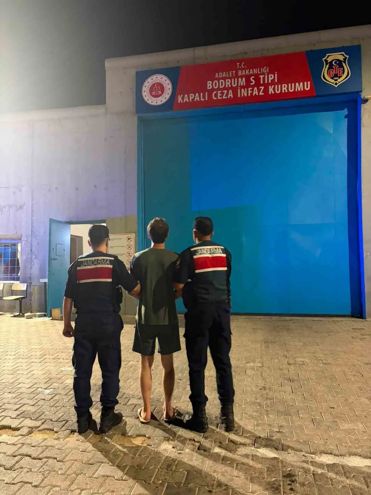 Bodrum'da zehir operasyonu: Eski avukat ve arkadaşları hakim karşısında tutuklandı