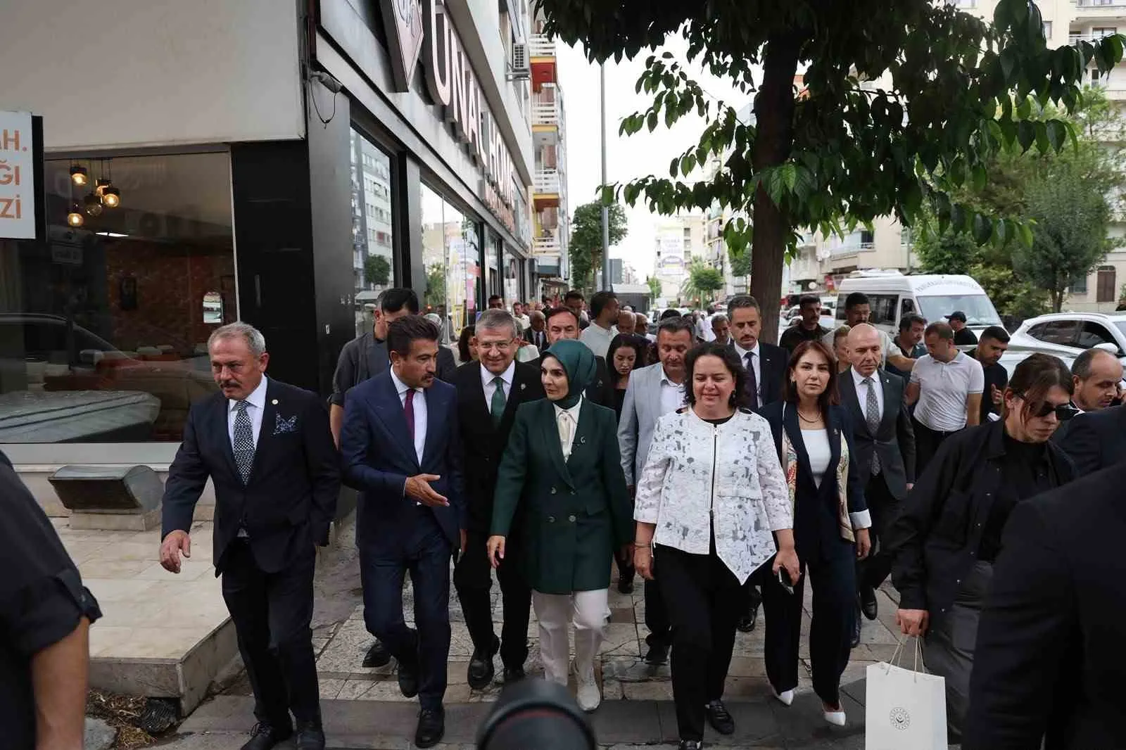 Denizli’de AK Parti rüzgarı: Bakan Göktaş ve kurmaylar sahaya indi