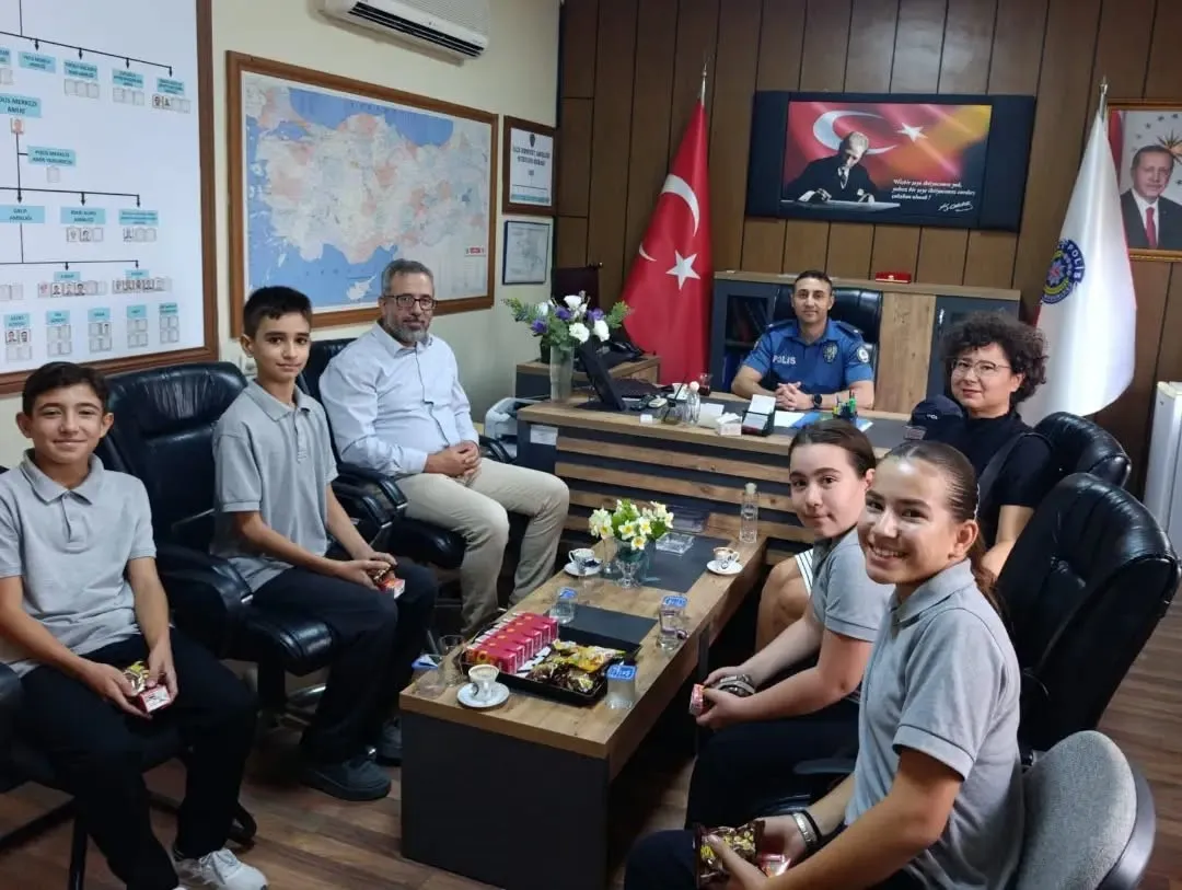 Yenipazar’da okul heyecanı emniyet binasına taşındı: Öğrenciler polislerle buluştu