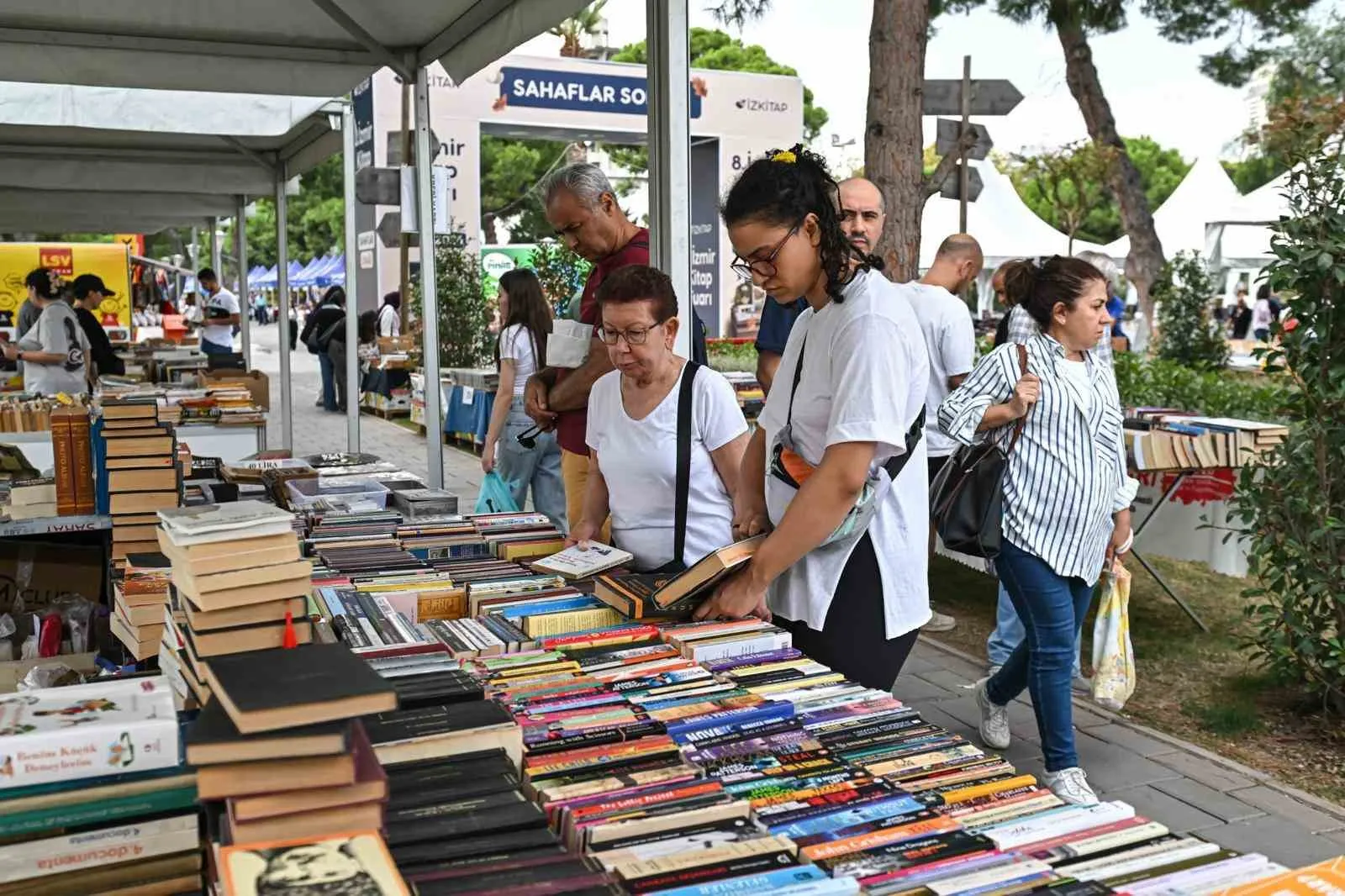 İzmir’in sonbahar klasiği: Kültürpark’ta kitap şöleni başladı