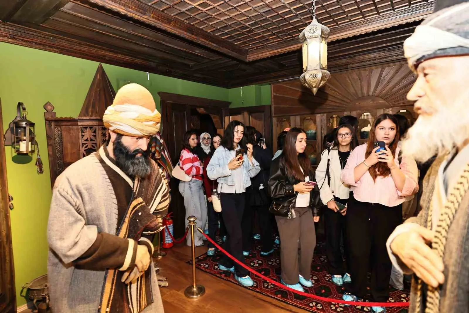 Manisa’da öğrencilere "hoş geldin" turu: Tarihi duraklarda ilk adım