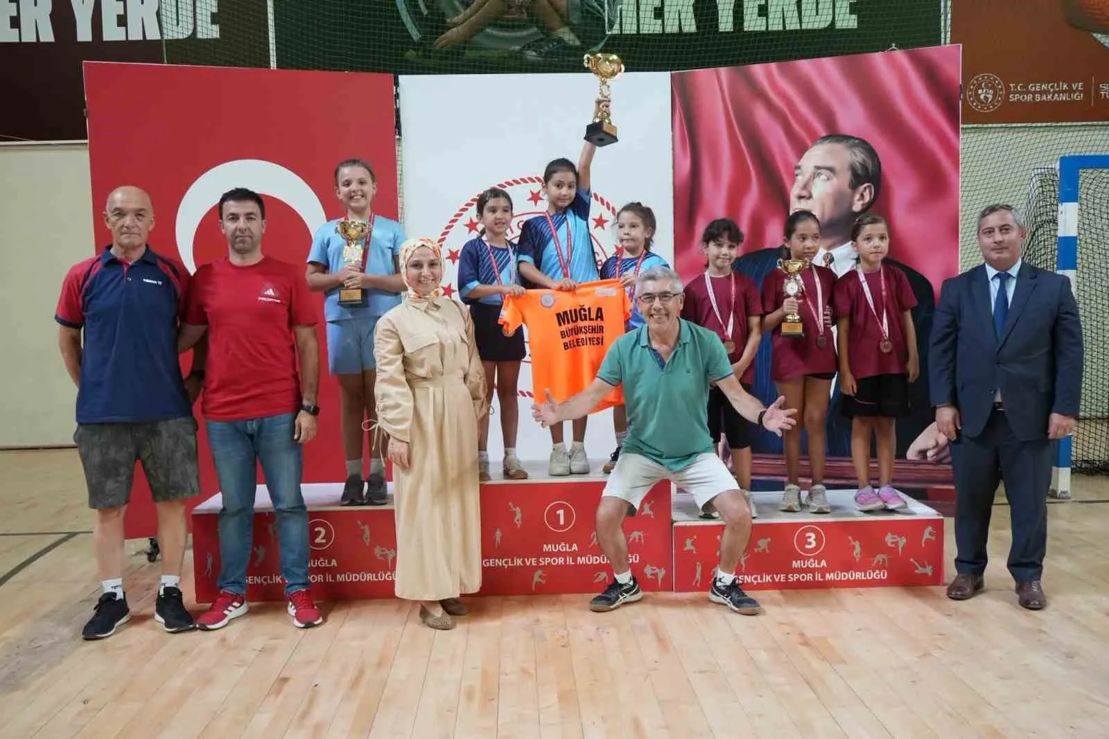 Minik raketlerin büyük heyecanı: Menteşe’de şampiyonlar belli oldu