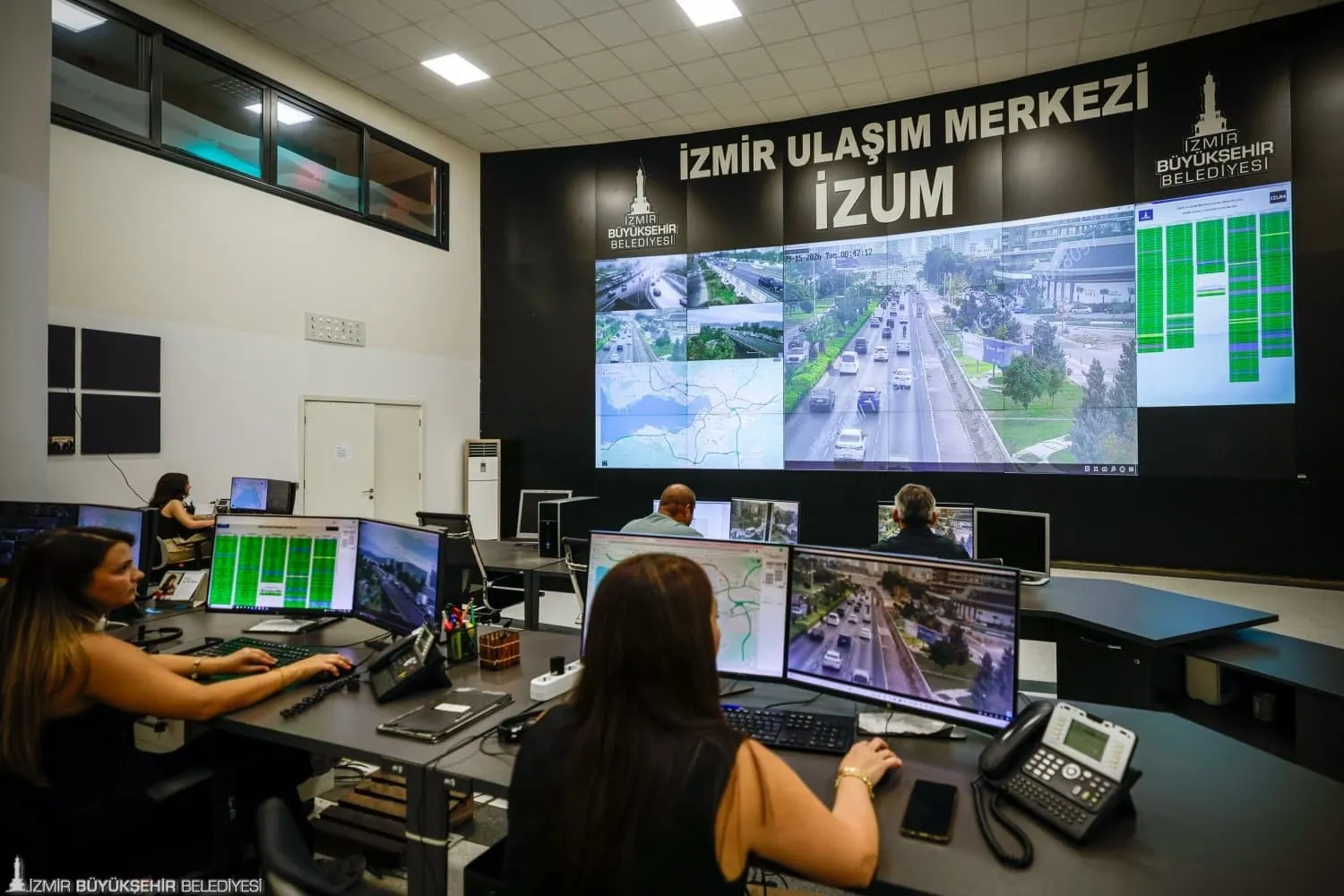 İzmir yollarında okul mesaisi: İZUM trafiği mercek altına aldı