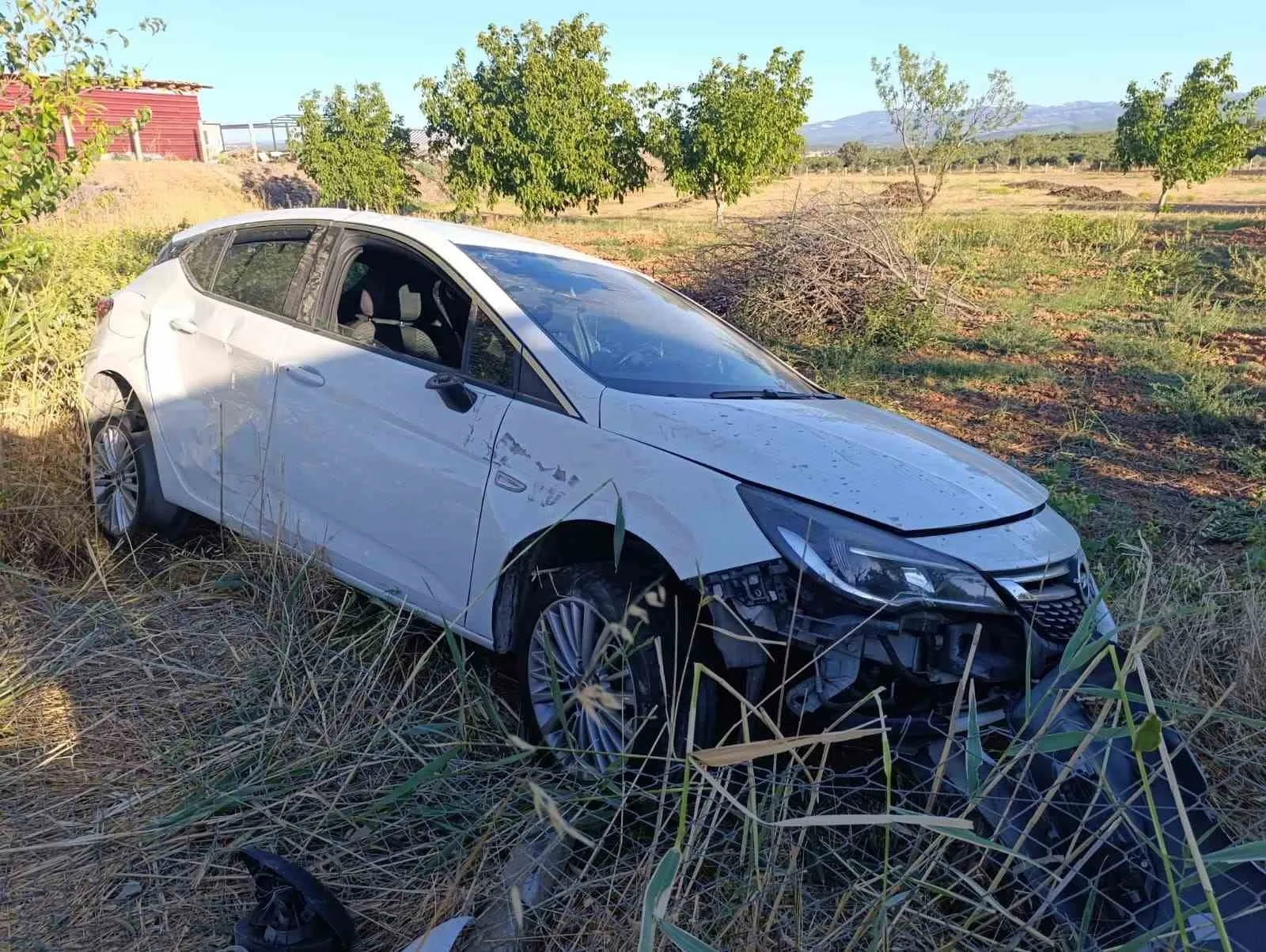 Banaz'da trafik dehşeti: İki araç çarpıştı, 6 kişi hastanelik oldu