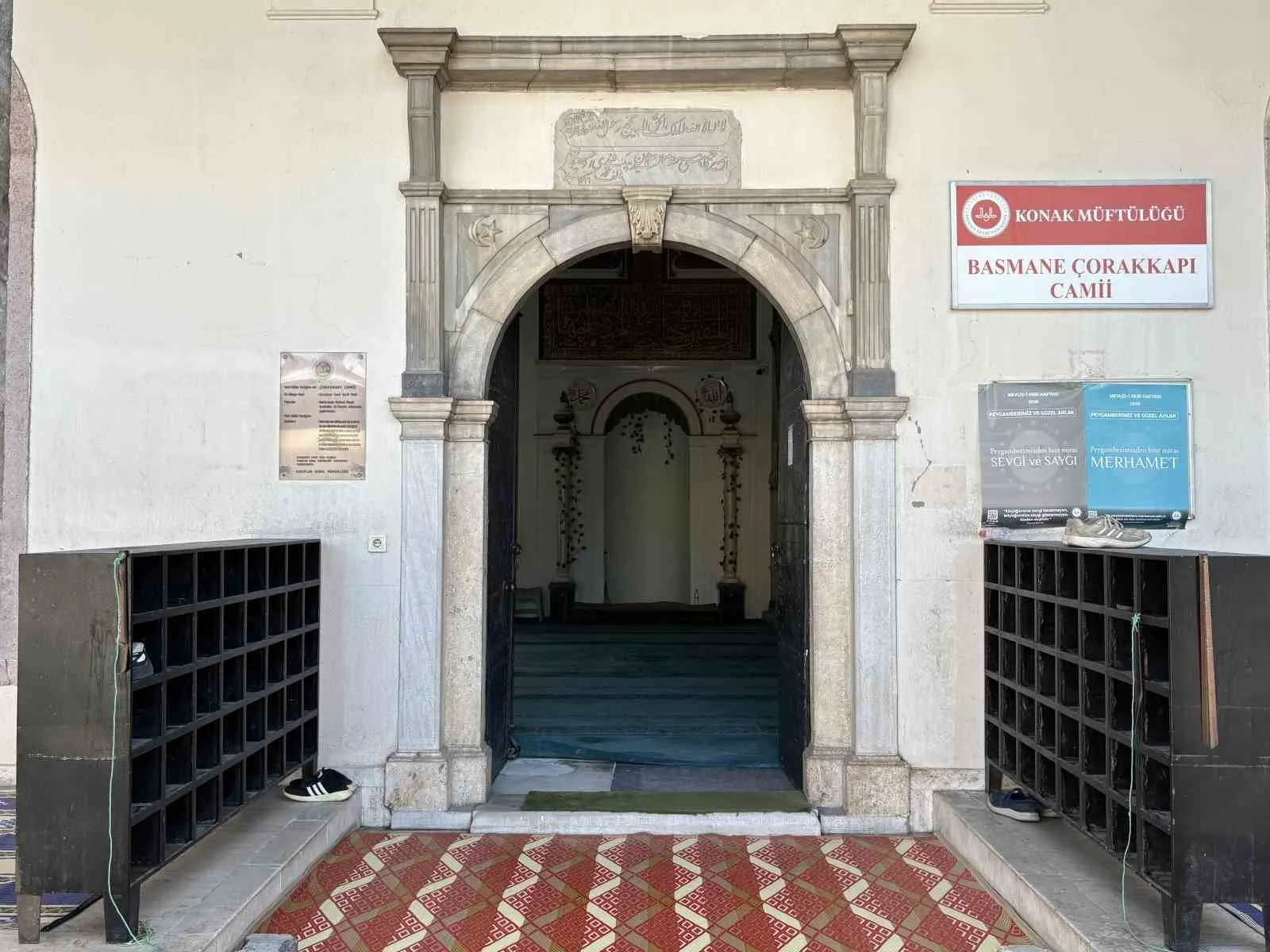 Basmane’nin manevi emaneti kaderine terk edildi: Evliya kabirleri çöp yığınları arasında kaldı