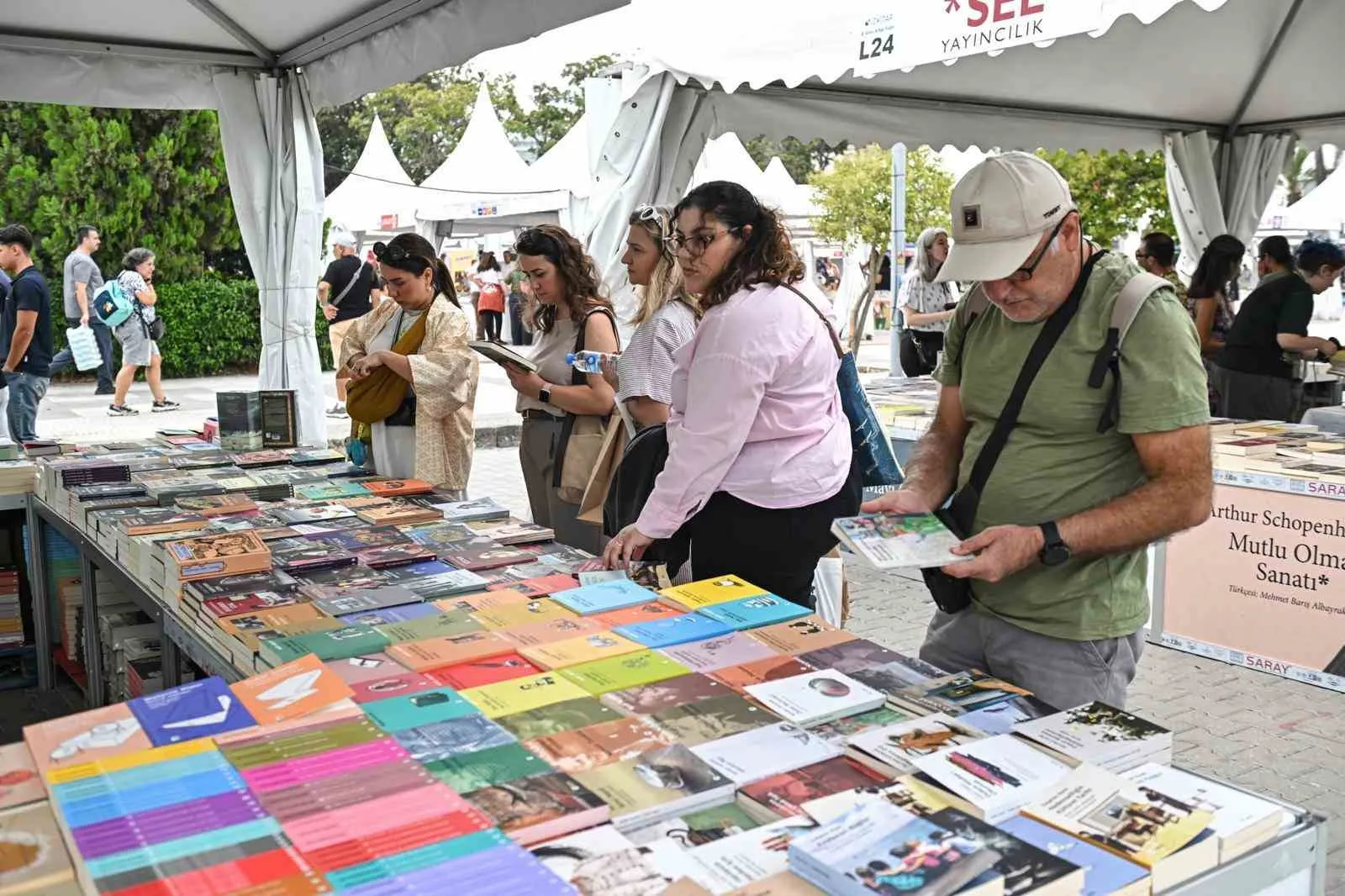 İzmir’in sonbahar klasiği: Kültürpark’ta kitap şöleni başladı