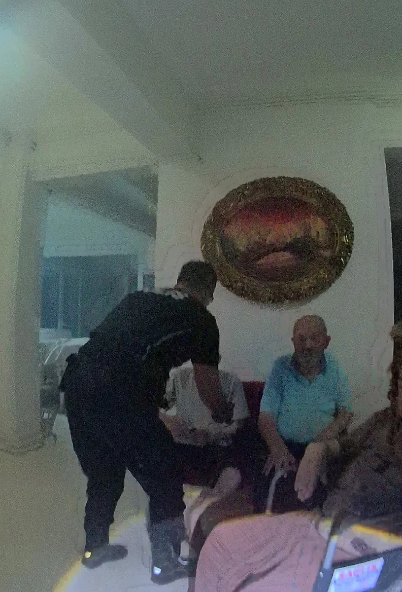 Fethiye’de alevler huzurevini tehdit etti, polisin kahramanlığı nefes kesti