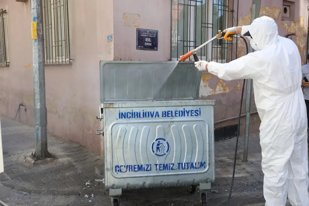 İncirliova’da sineklerle mücadele mesaisi: Çöp noktaları dezenfekte ediliyor