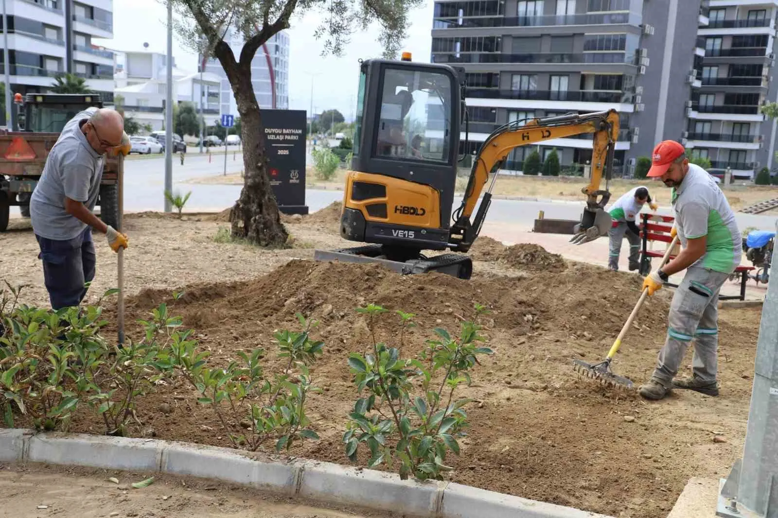 Nazilli’de parklarda kış hazırlığı: Başkan Tetik’ten 82 mahalle için temizlik sözü