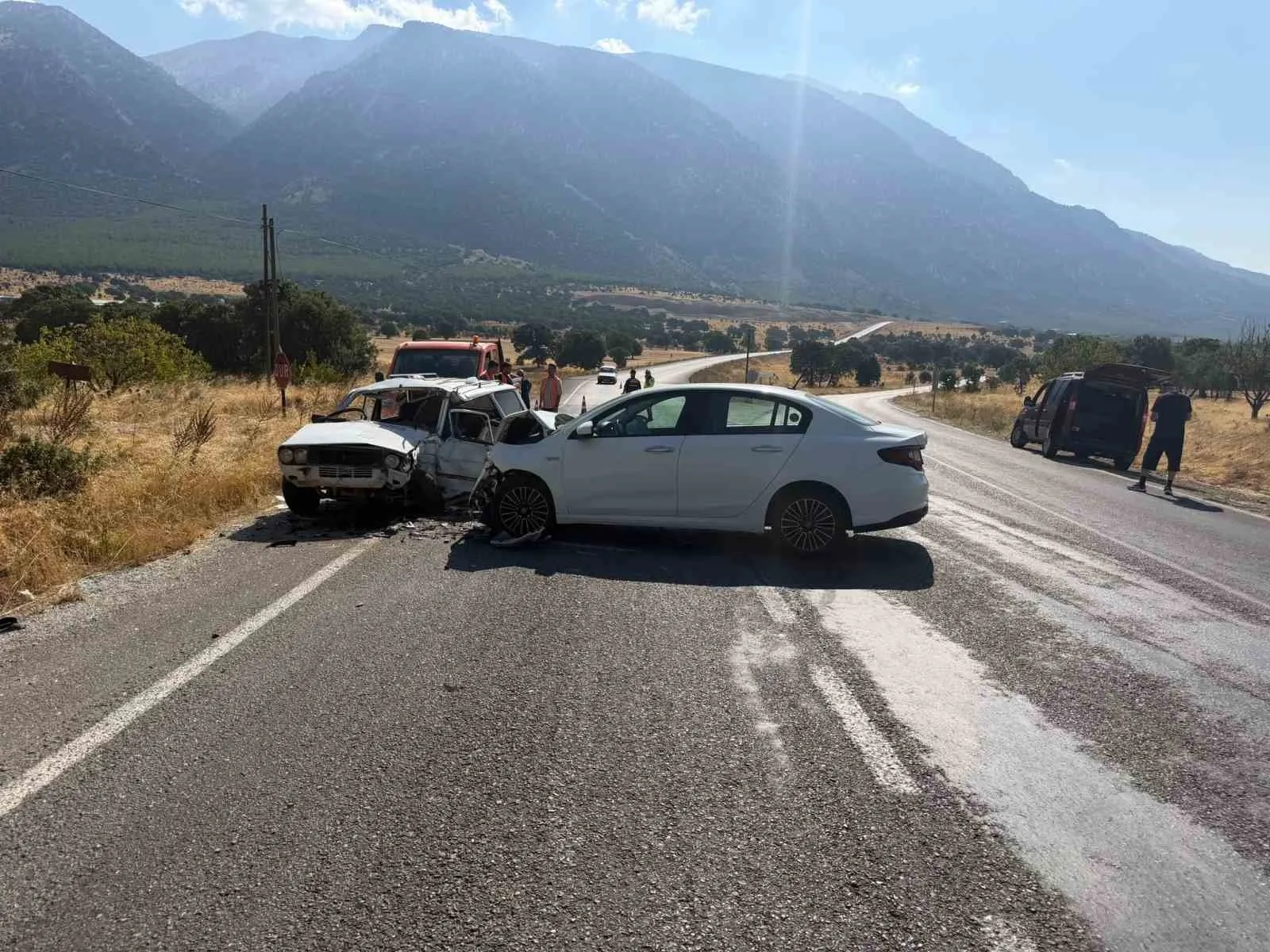 Denizli yolunda korkunç kaza: 5 yaralıdan ikisinin durumu ciddiyetini koruyor