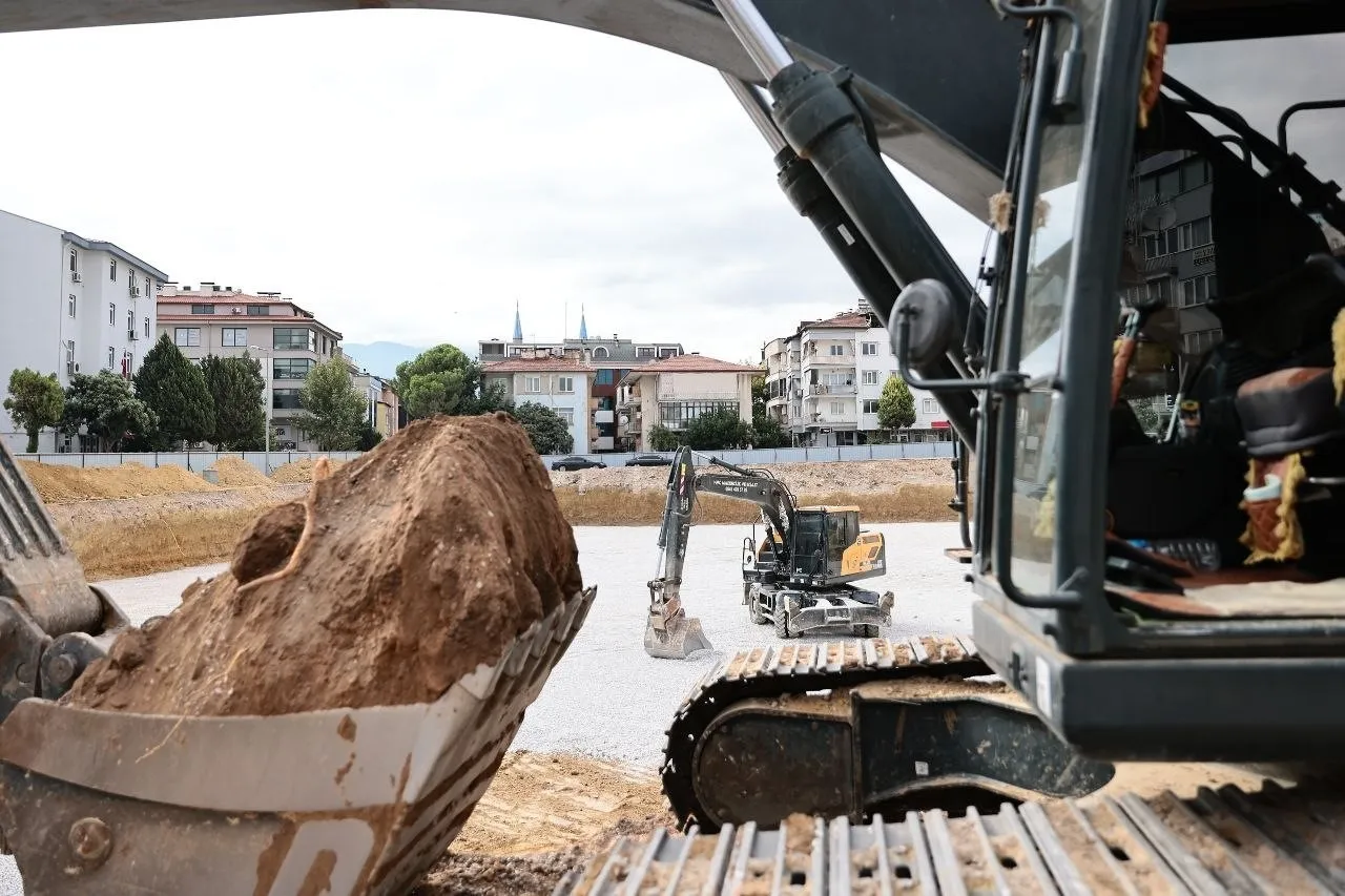 Denizli’nin merkezinde trafik düğümü çözülüyor: 663 araçlık dev tesis yükseliyor