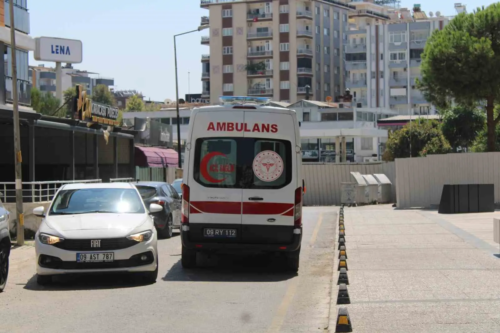 Efeler’de korkutan kaza: Elektrikçi arkadaşını görmeye gitmişti, merdivenlerden düştü