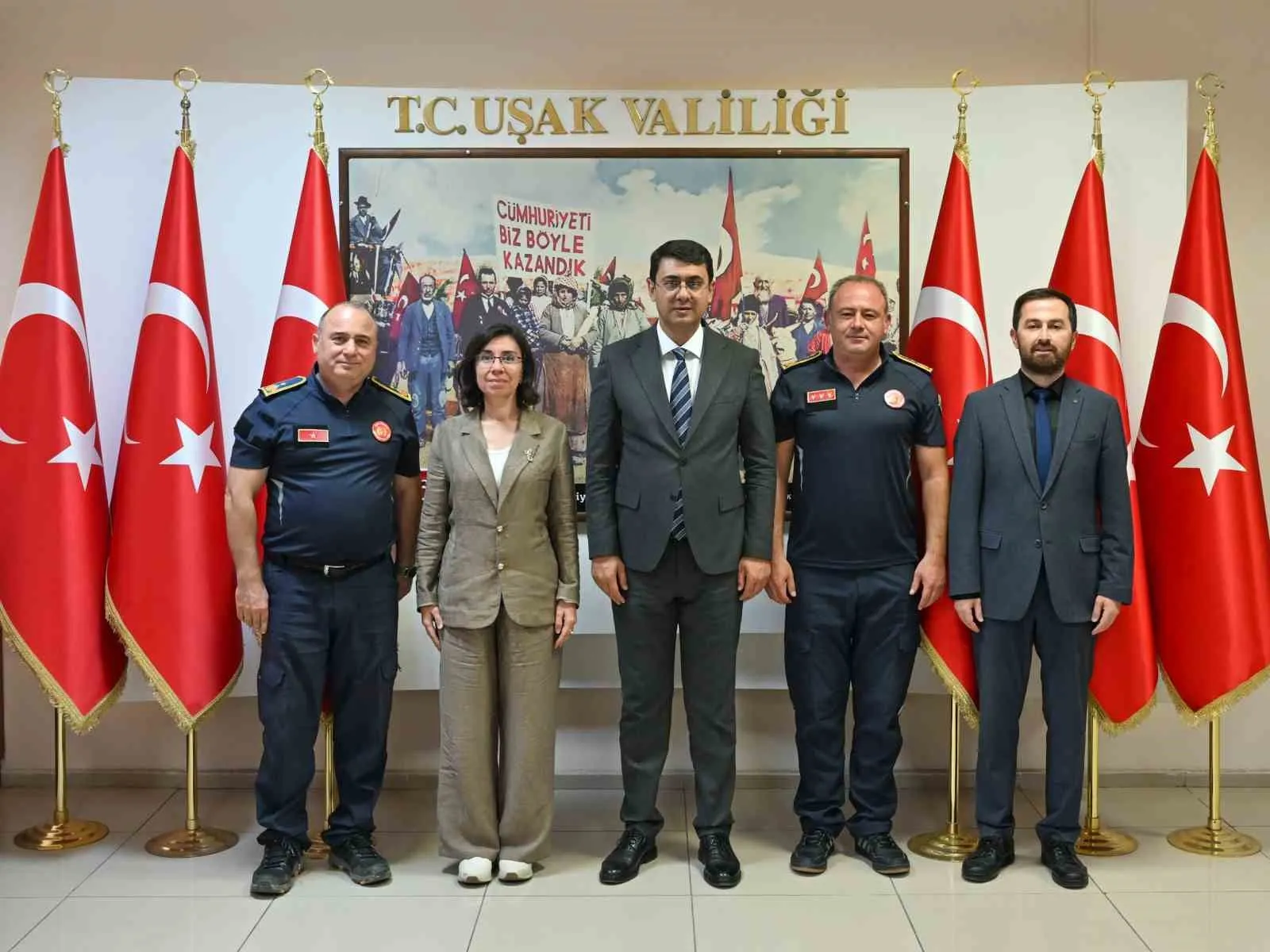 Uşak’ta kahramanların günü: Vali Kartal’dan itfaiye teşkilatına anlamlı ziyaret