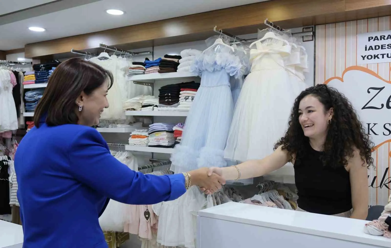 Denizli’de saha mesaisi: AK Partili kadınlar Bayramyeri’nde nabız tuttu