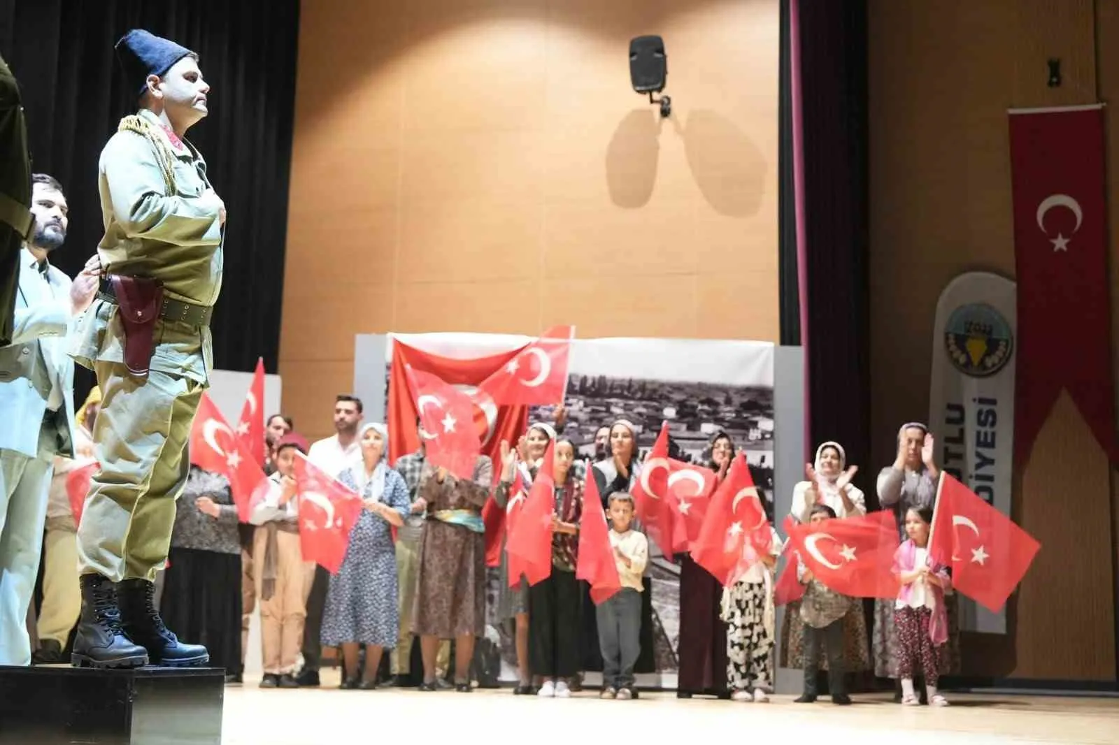 Turgutlu’nun 104 yıllık gurur tablosu: Tarihi zafer tiyatroyla ölümsüzleşti