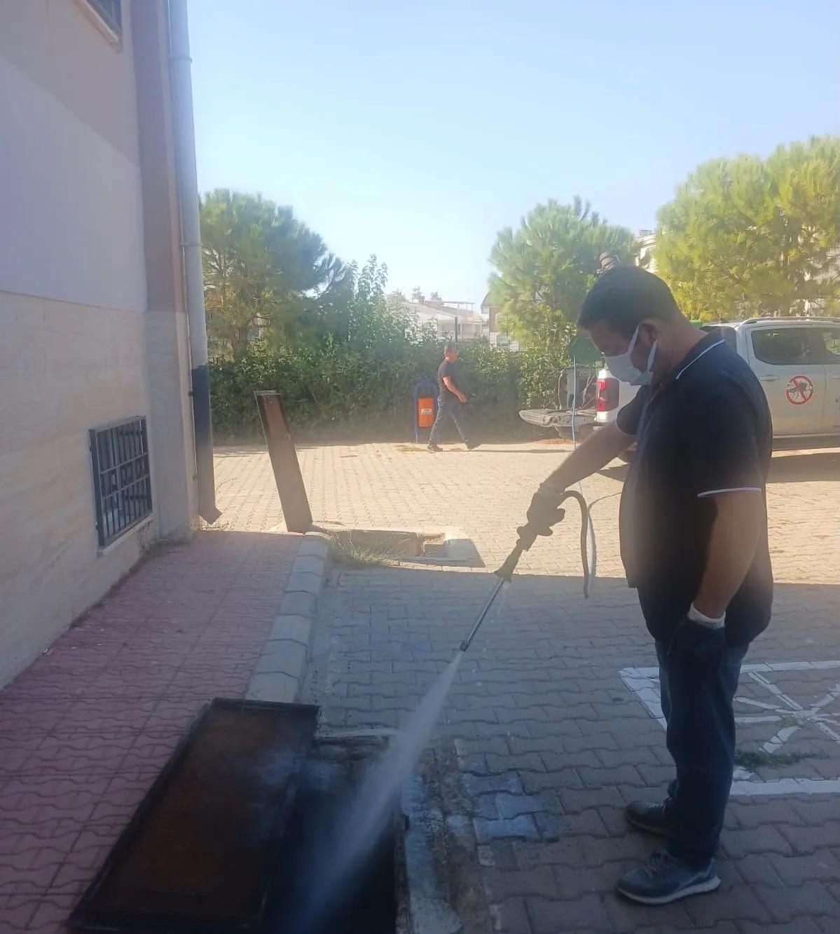 Didim’de sinek ve haşere mesaisi: Belediye ekipleri rögarları mercek altına aldı