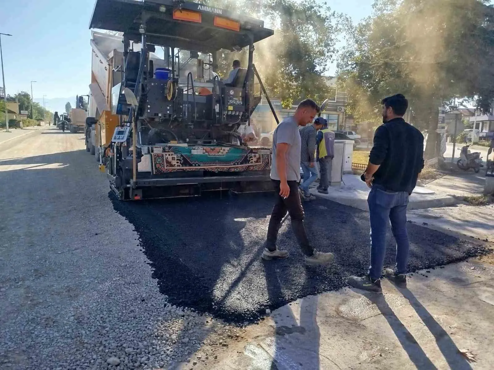 Çivril’de kronikleşen yol sorunu tarih oldu: Vatandaşın 20 yıllık bekleyişi sona erdi