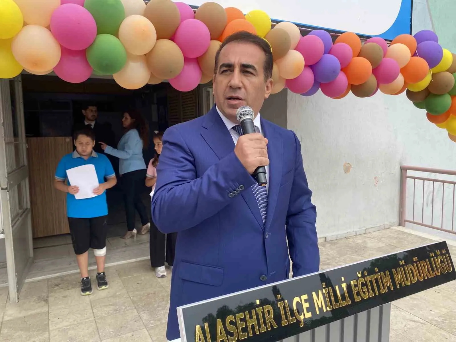 Alaşehir’de eğitim maratonu başladı: 18 bin öğrenci sıralarına döndü