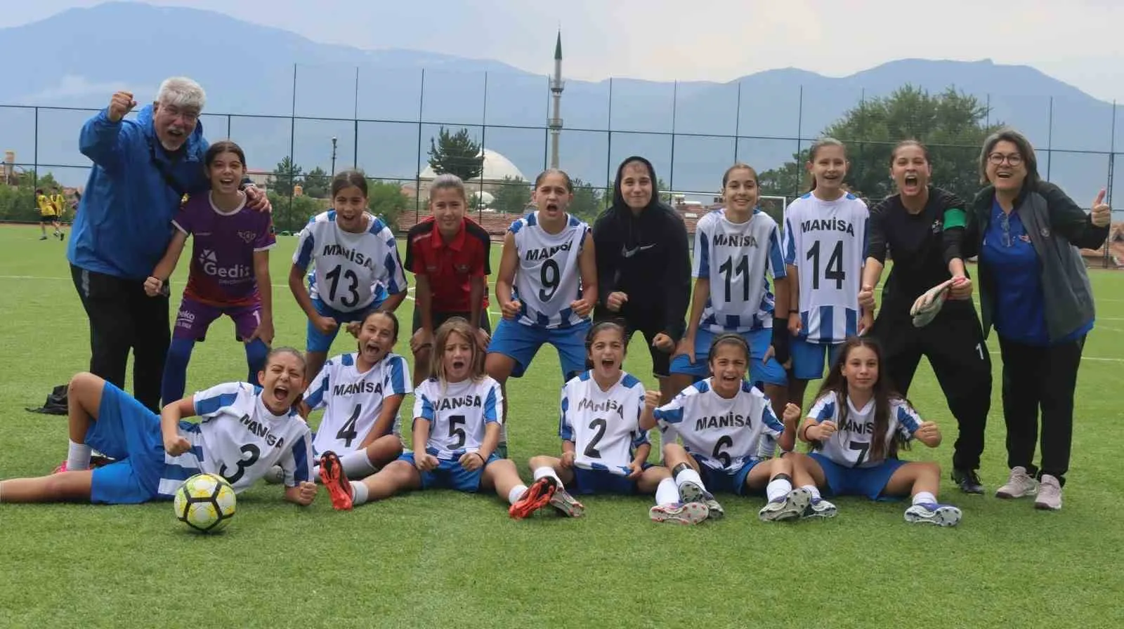 Manisalı genç yetenekler Erzincan’dan madalyayla döndü